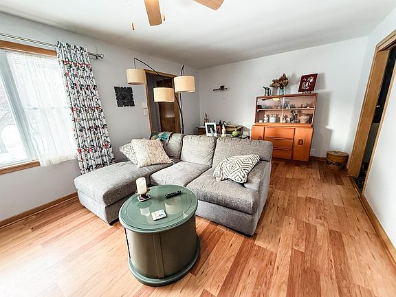 4th image of 208 5th Ave NE
