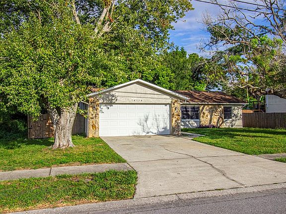 4th image of 16115 Villa Dr