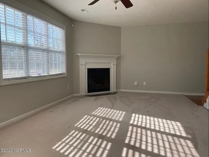 1201 Cross Creek Cir — Photo 3