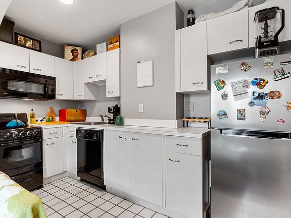 3rd image of 54 Myrtle St APT 10