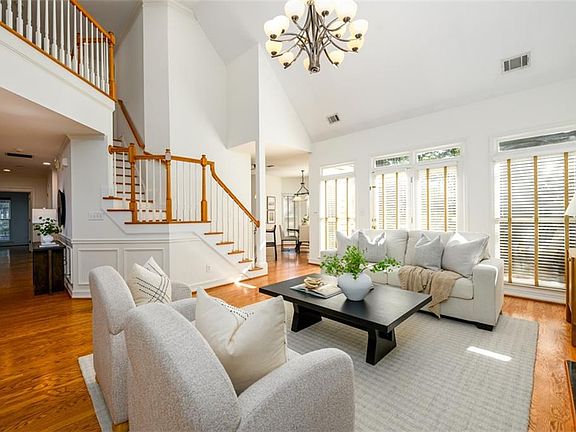 3rd image of 1560 Oak Park Cv