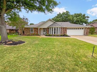 8982 Hialeah Cir S, North Richland Hills, TX 76182