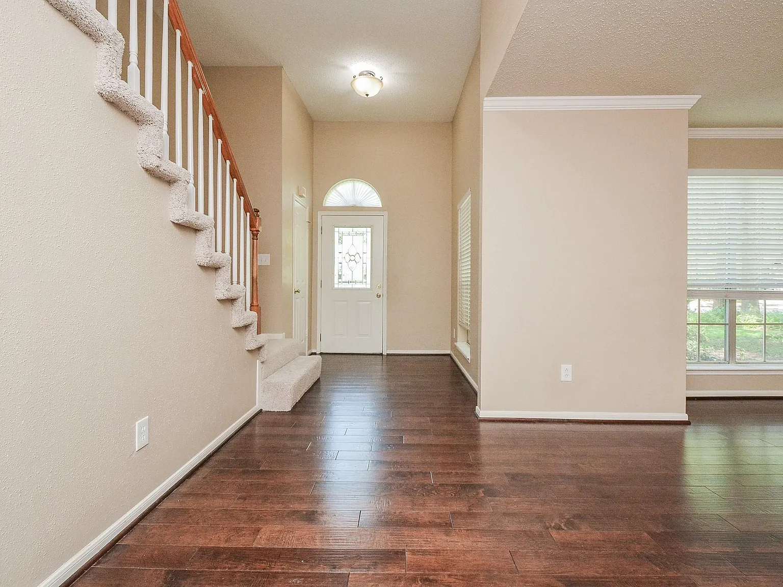 3 bed, 2.5 bath, 2083 sqft, $2,600 — Photo 4