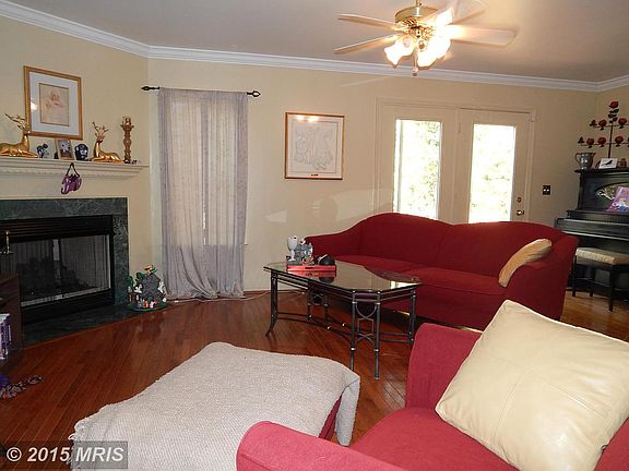 3rd image of 614 Bellerive Ct
