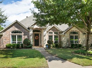 110 Country Ridge Ct, Red Oak, TX 75154