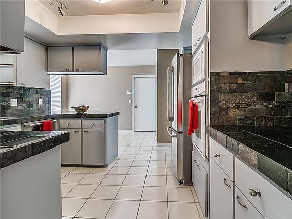 3rd image of 4432 Foxglove Ln