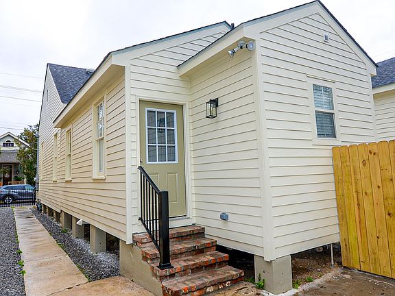 4th image of 828 Toledano St