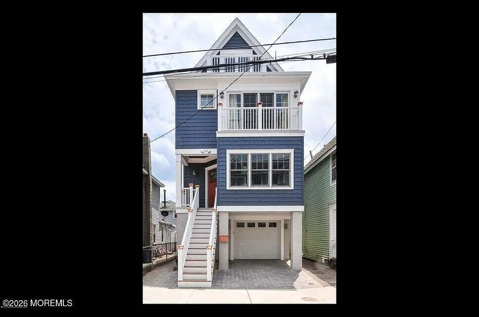 3 bed, 2.5 bath, 1884 sqft, $6,200 — Photo 2