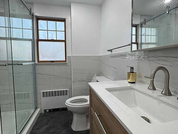 3rd image of 6 Meadowbrook Dr