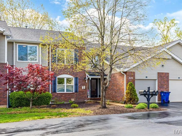 626 Pine Ridge Trails Ct APT 203, Ballwin, MO 63021