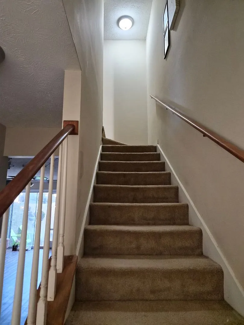 1008 Chinook St — Photo 3