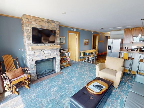 5th image of 21 E Wisconsin St #302