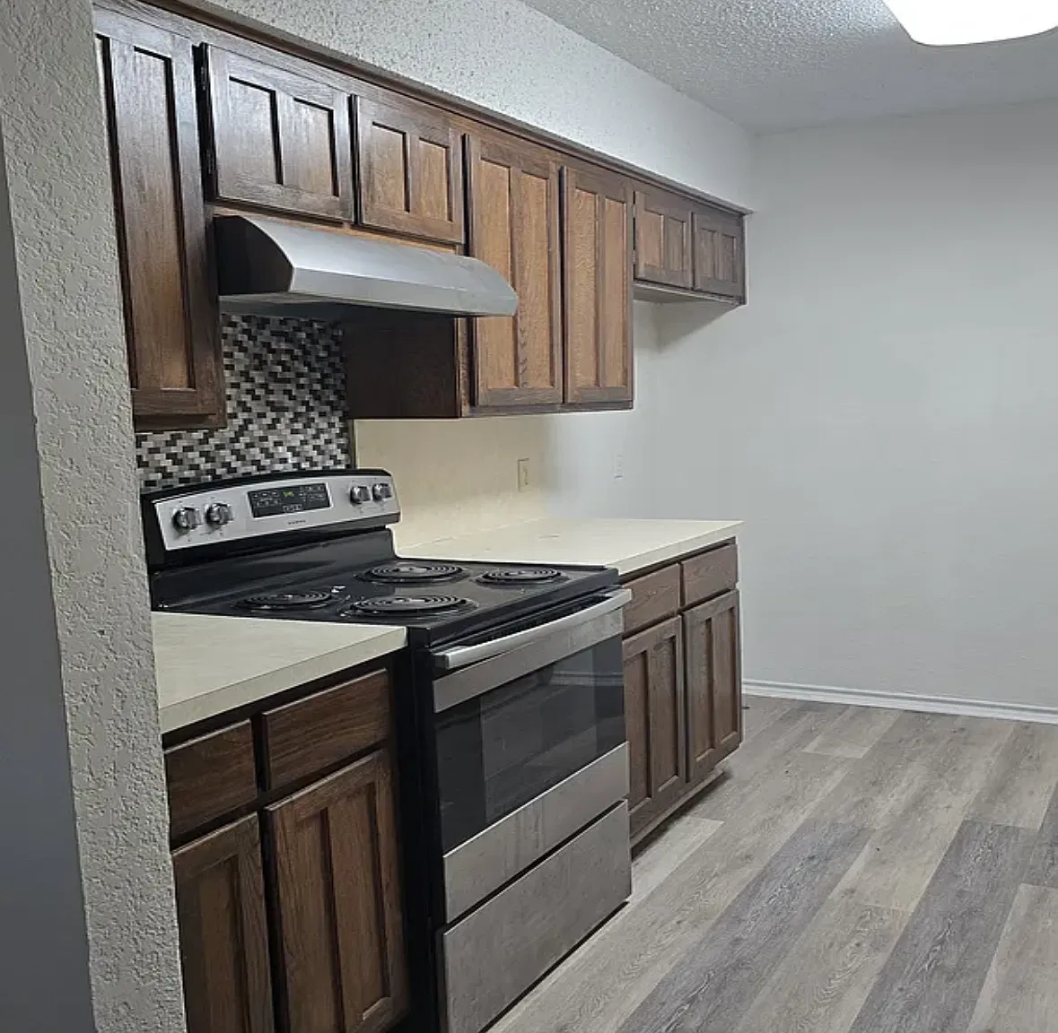 SweetHome 6426 Brambledr — Photo 3