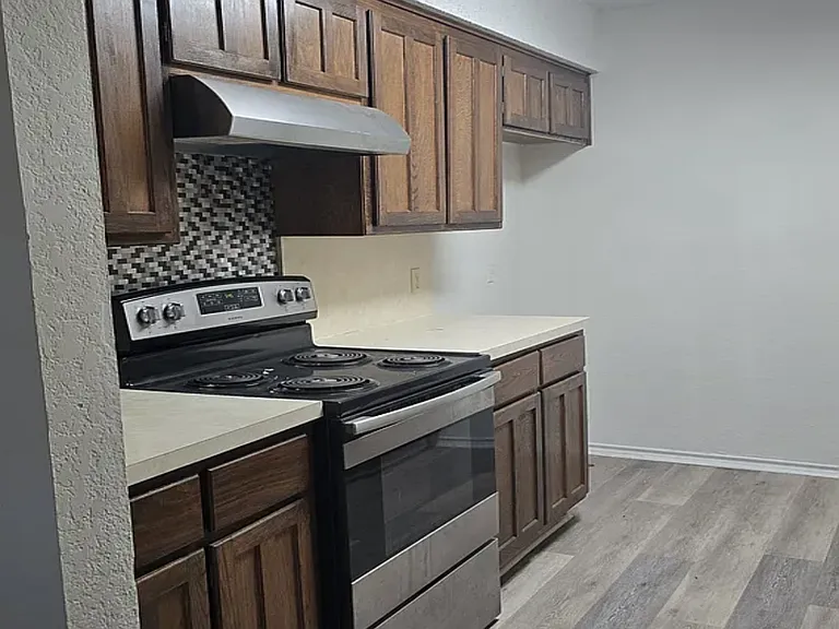 6426 Bramble Dr — Photo 3