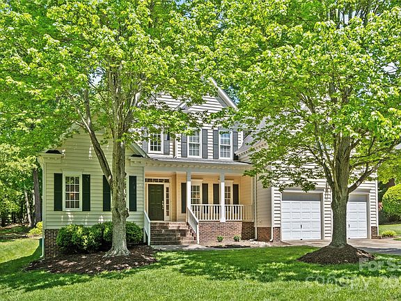 3rd image of 3221 Twelve Oaks Pl