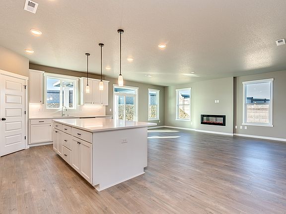 3rd image of 8049 Blanchard Loop