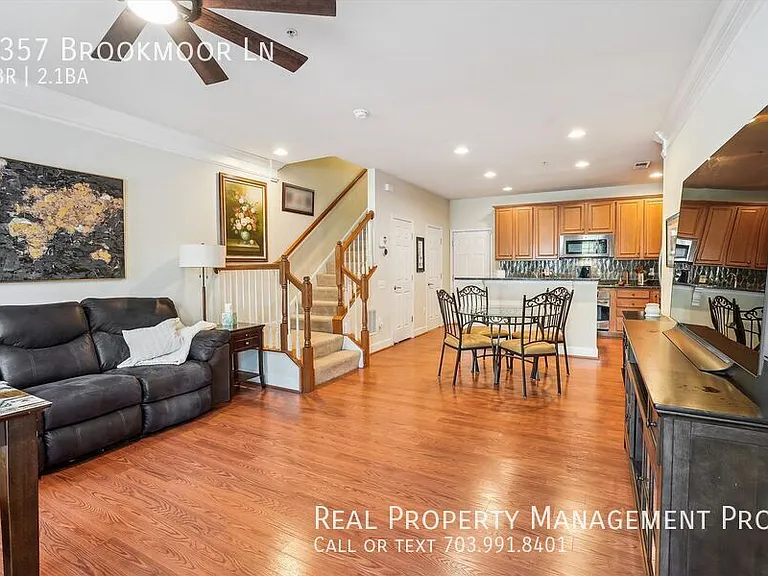 2357 Brookmoor Ln — Photo 3