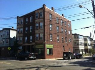 208A Washington St APT 5, Somerville, MA 02143