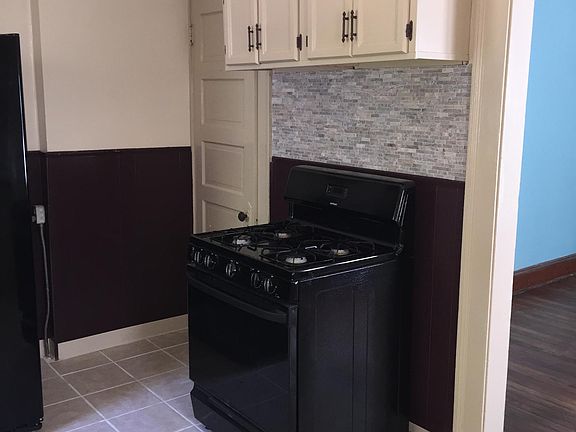 5th image of 1288 Summit Ave