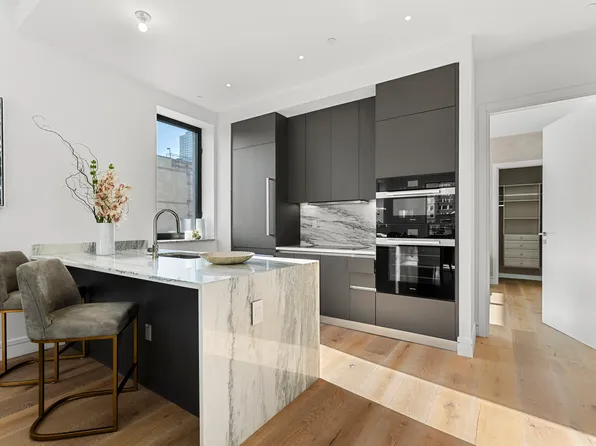 305 East 61st Street image 4 of 11