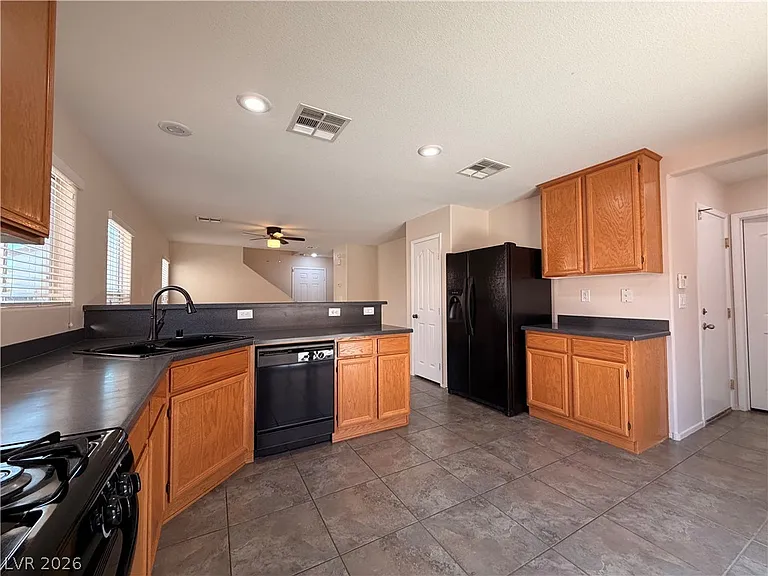 469 Royal Bridge Dr — Photo 6