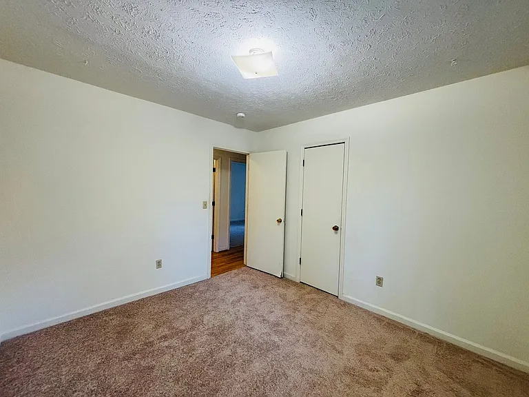 315 Sunset Blvd — Photo 10