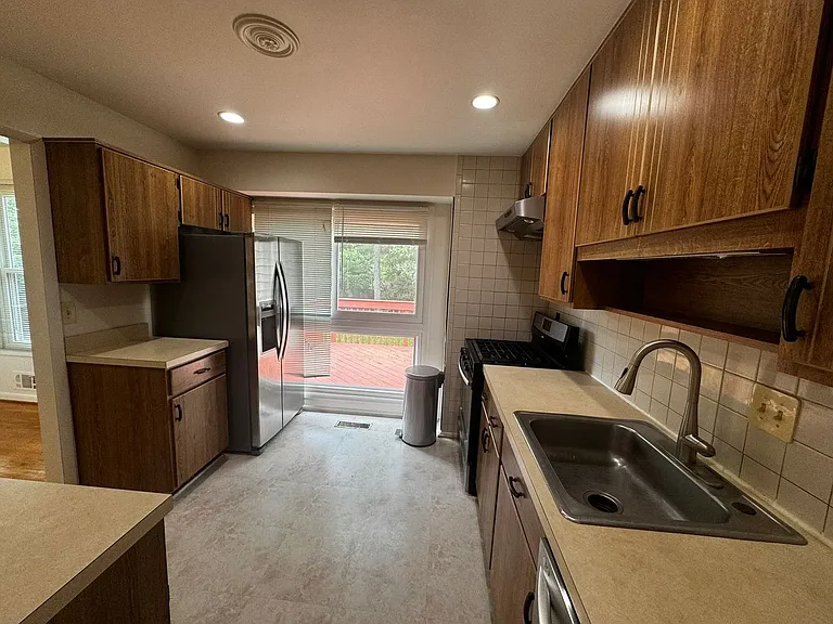 2508 Saint John Pl — Photo 18