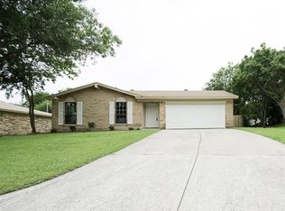 240 NE Michael Dr, Burleson, TX 76028