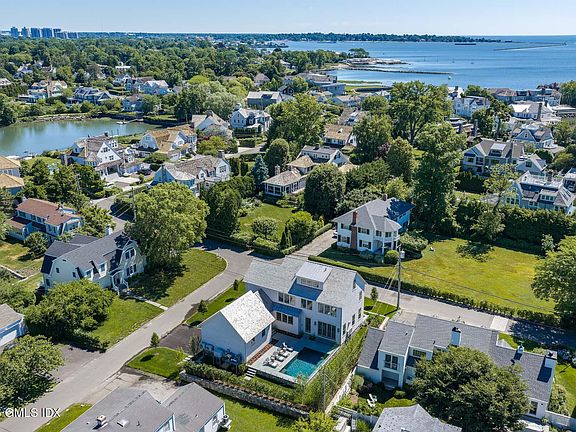 3rd image of 25 Cove Rd