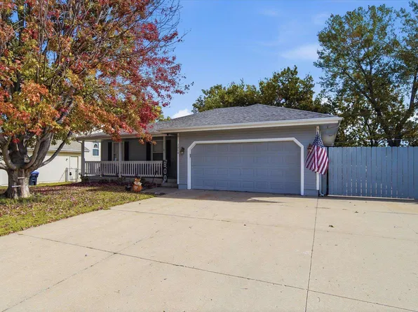 2604 SW Ancaster Rd, Topeka, KS 66614