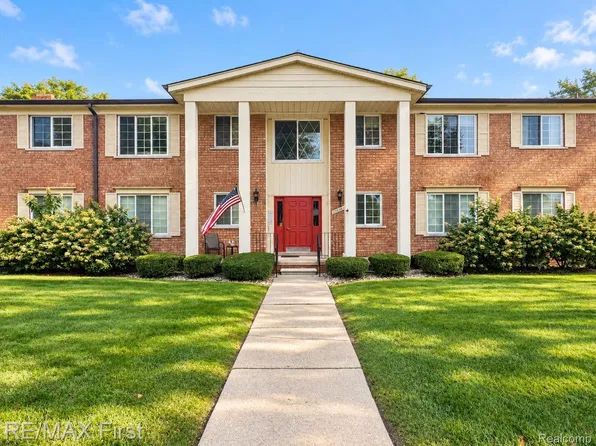 22850 E Nine Mile Rd, Saint Clair Shores, MI 48080