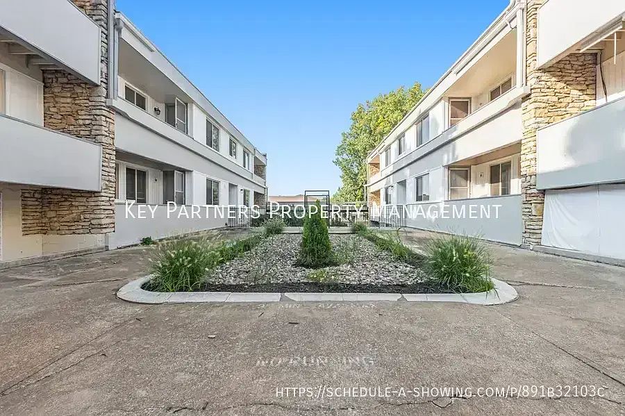 1st image of 8833 Glenwood St #18