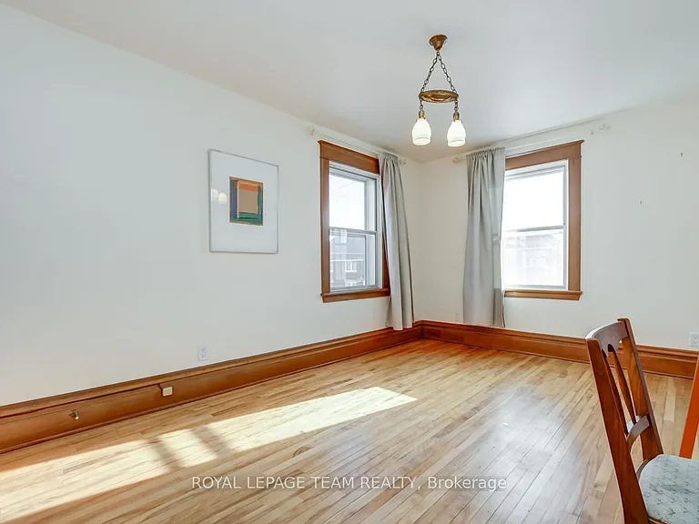 995 Gladstone Ave — Photo 16