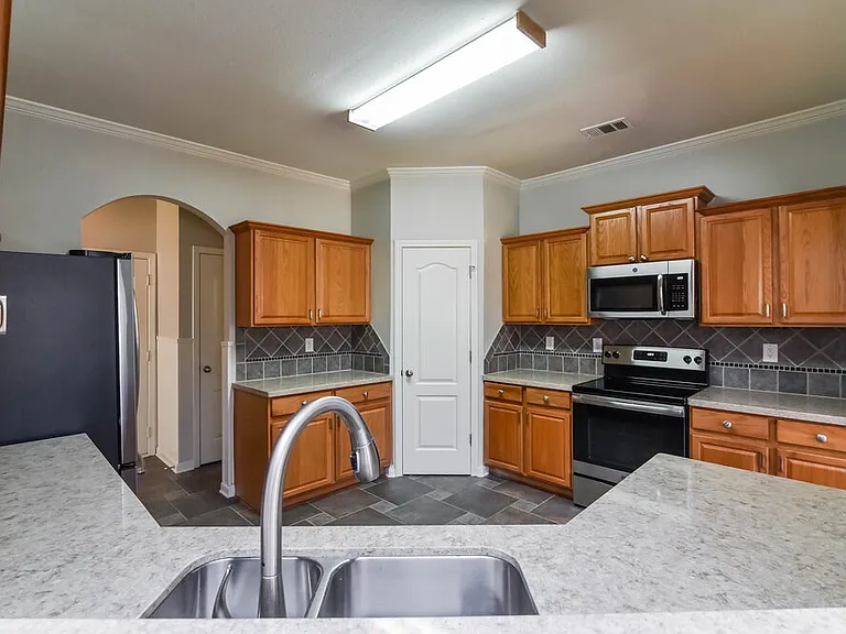 6522 Silk Tree Pointe — Photo 10