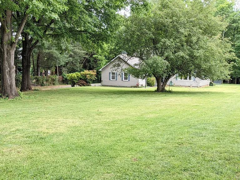 224 Lybrook Rd — Photo 2
