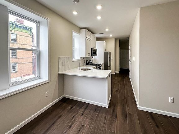 4th image of 565 W Side Ave #4