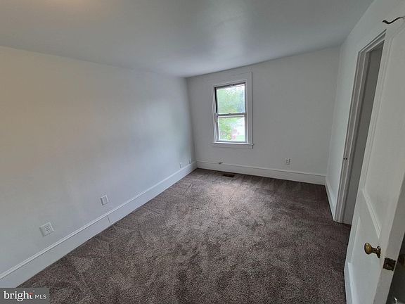 4th image of 412 New Rd