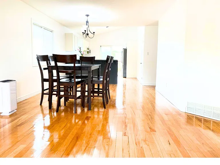 962 Queensborough Ct — Photo 7