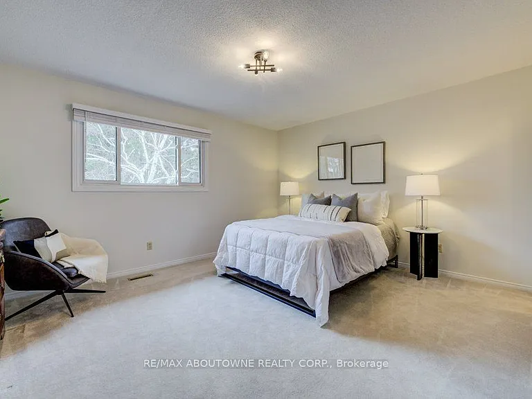 440 Parkridge Cres — Photo 13