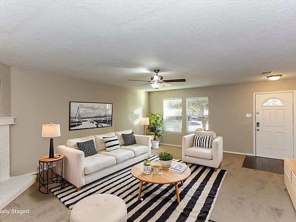 3rd image of 947 Medina Dr