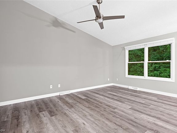 5th image of 9045 Arden Dr