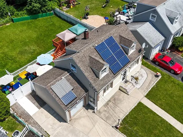 72 North Dr, Rochelle Park, NJ 07662