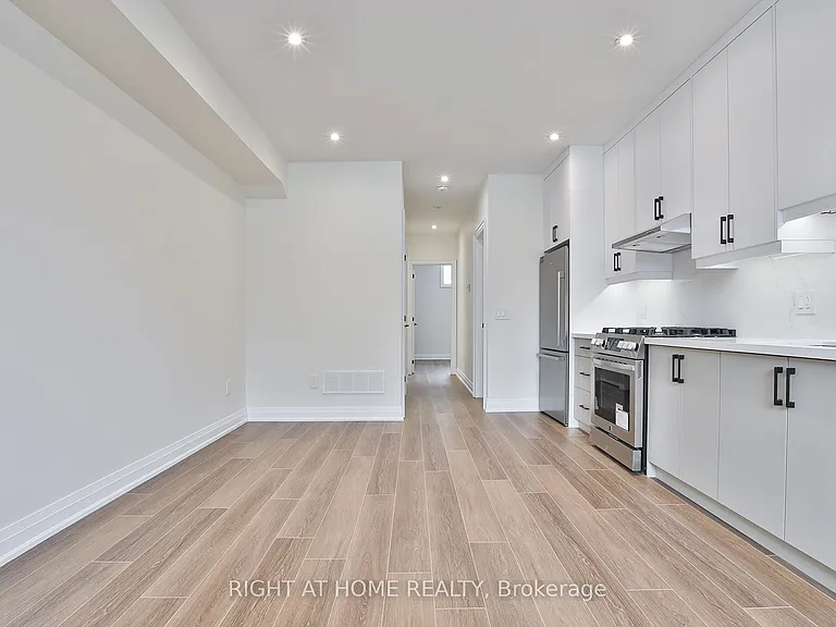 39 15th St #2 — Photo 8
