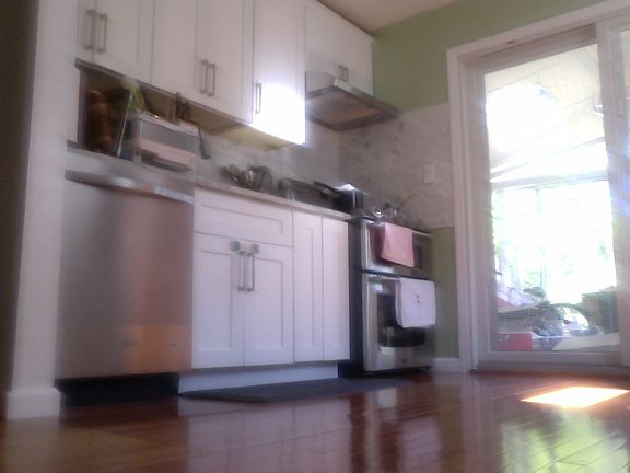 3rd image of 527 Hull St