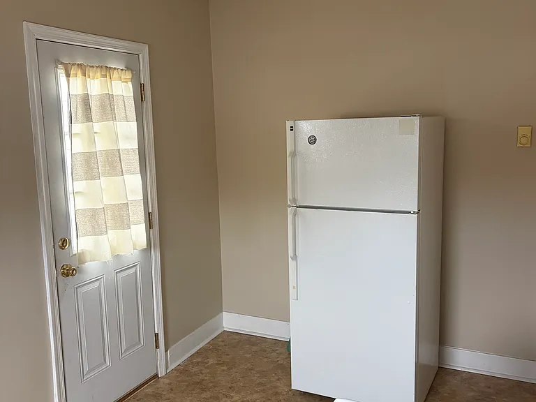 1614 W Market St — Photo 19