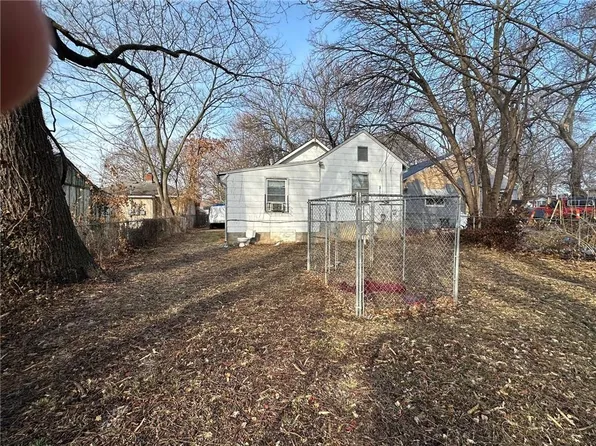 7235 S Benton Ave, Kansas City, MO 64132
