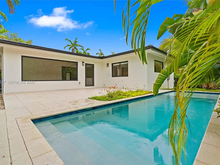 517 Palermo Ave — Photo 1