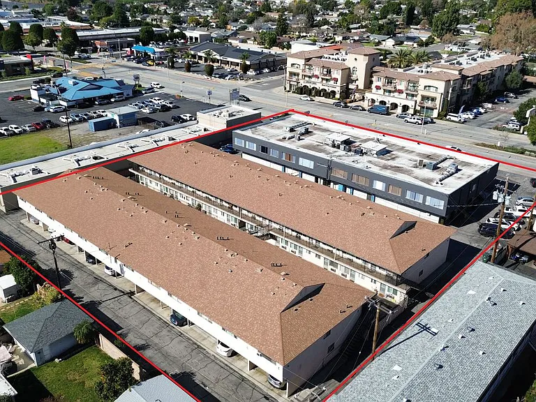 Royal Palms Apartment Complex — Photo 3