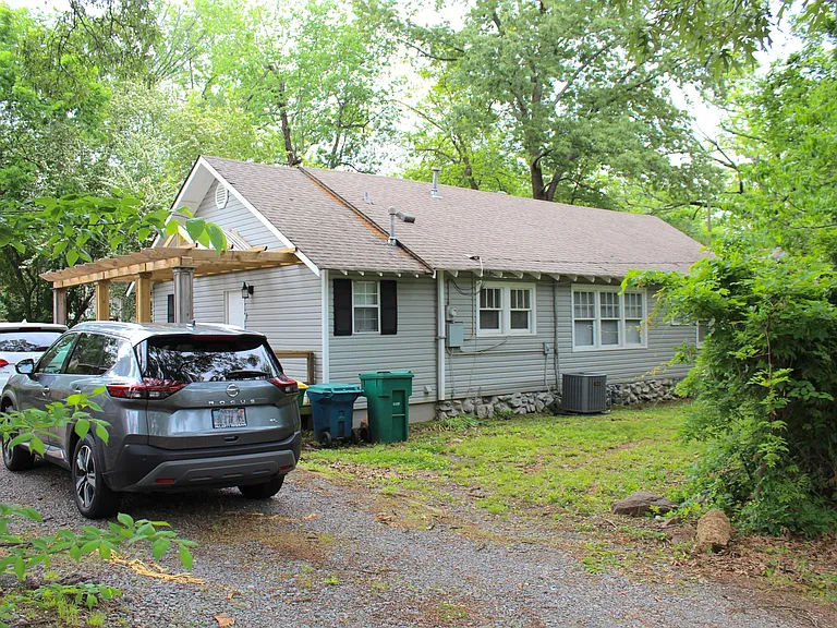 4522 Lee Ave — Photo 4