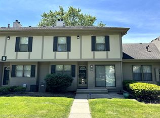 24626 Primrose Ln, Southfield, MI 48033